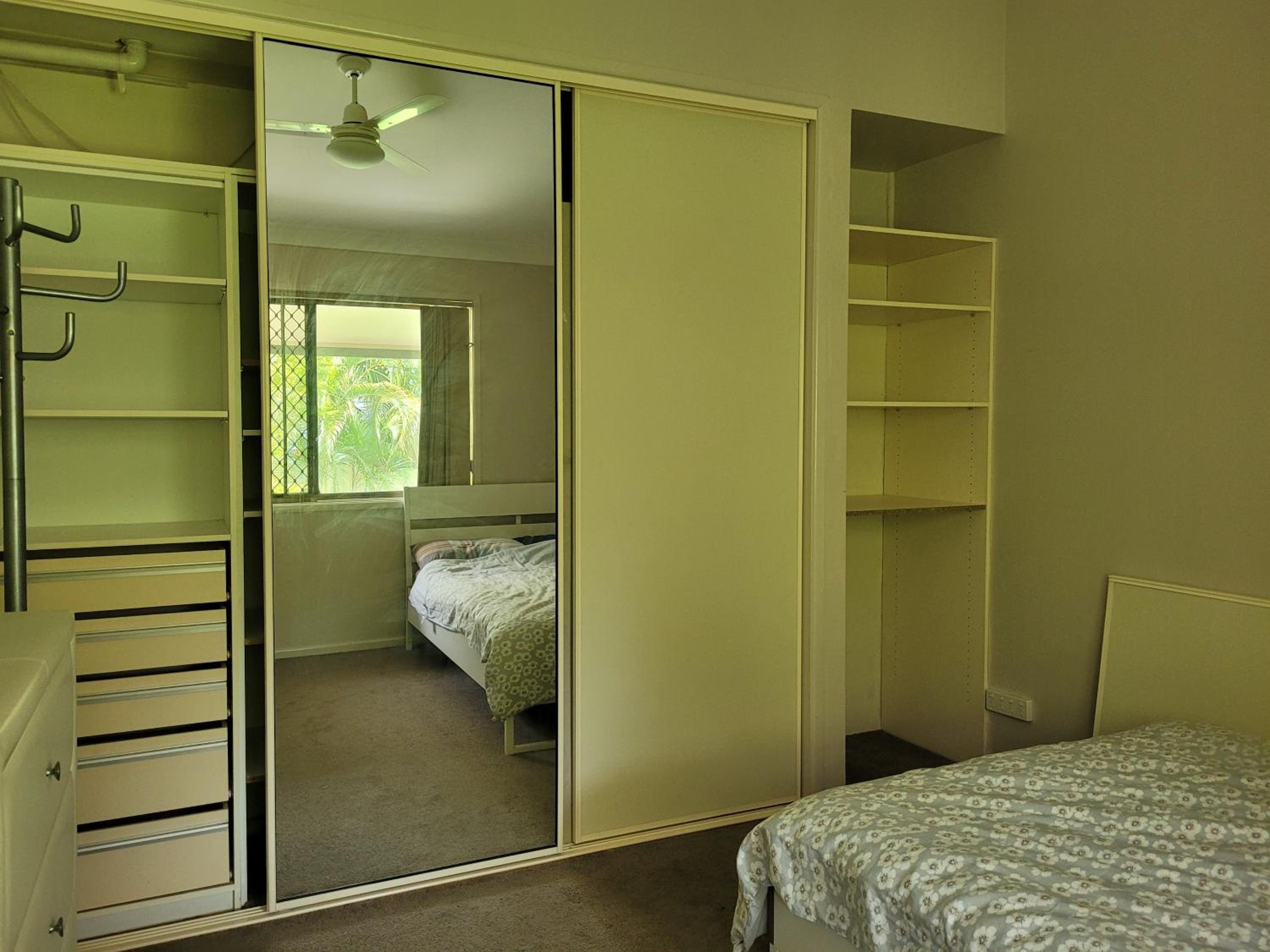 Holiday Style A downstairs room in Springwood Qld - Property Image 3