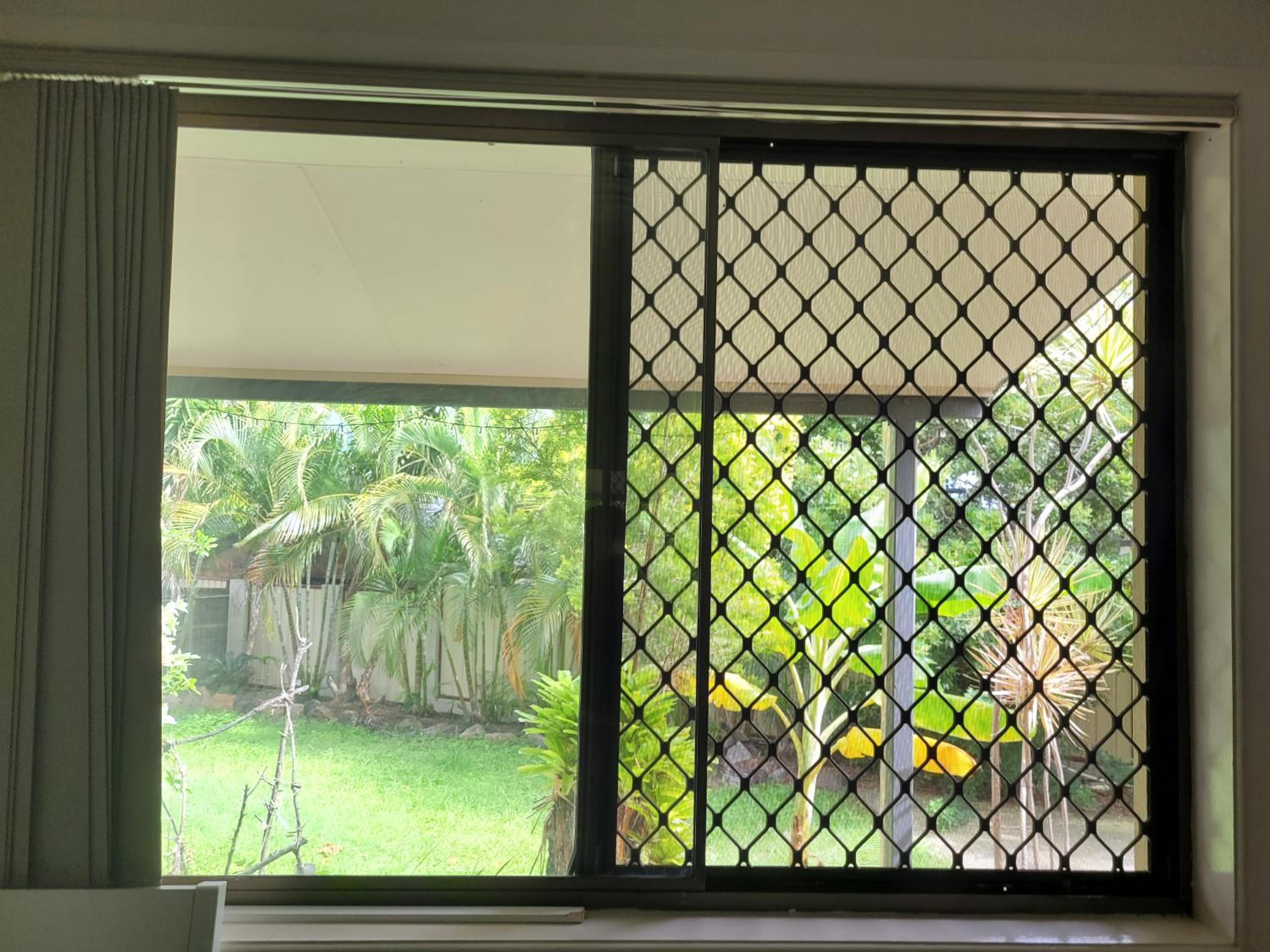 Holiday Style A downstairs room in Springwood Qld - Property Image 8