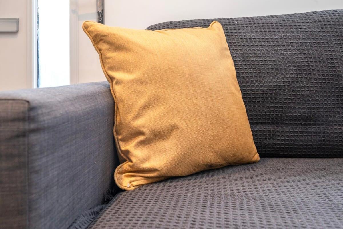 Cozy single level flat with parking view 5