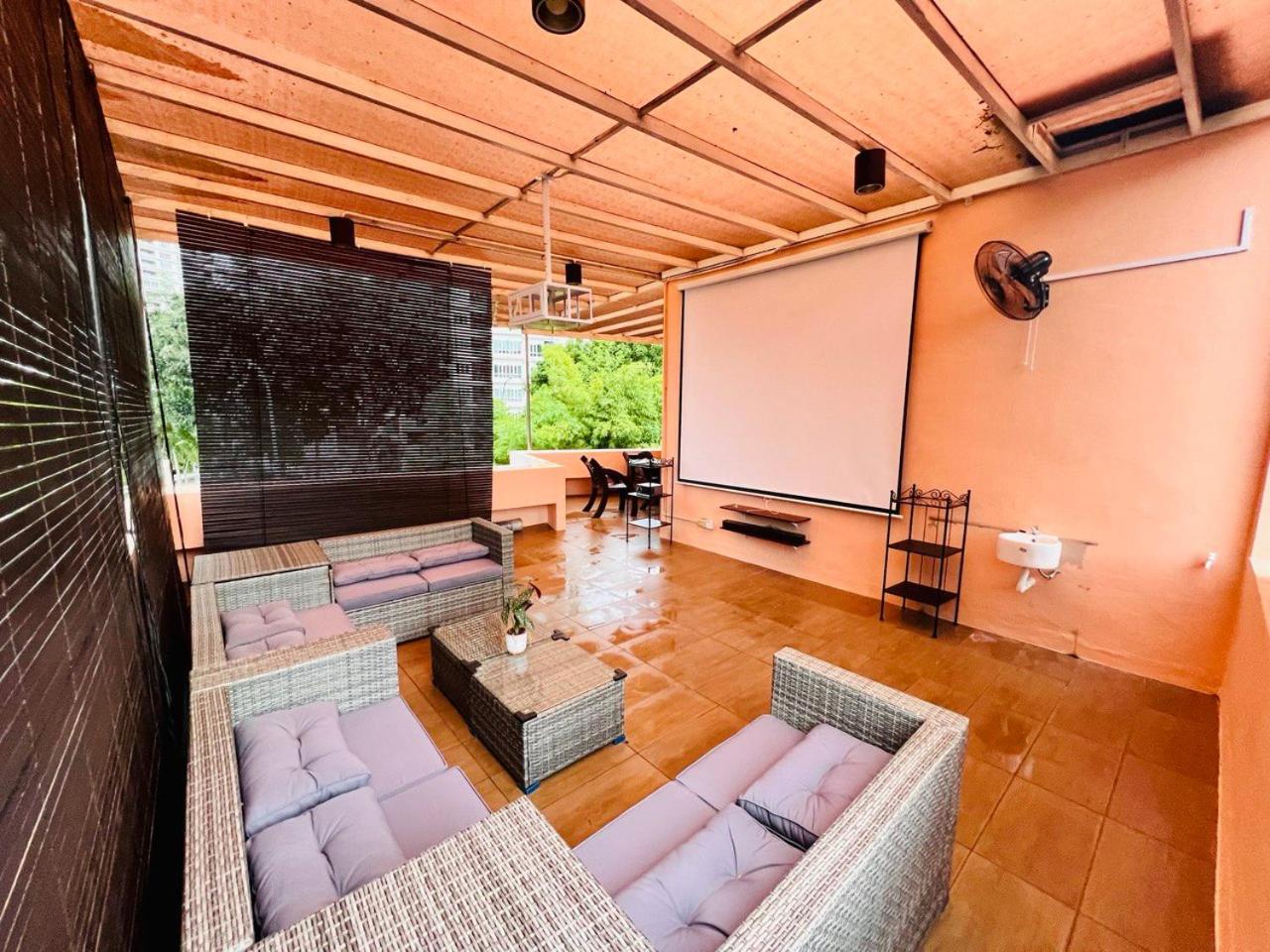 Holiday Villa by StayCo- Swimming Pool - Karaoke - BBQ - Event space - 2 mins drive to beach - center of tourist location photo 5