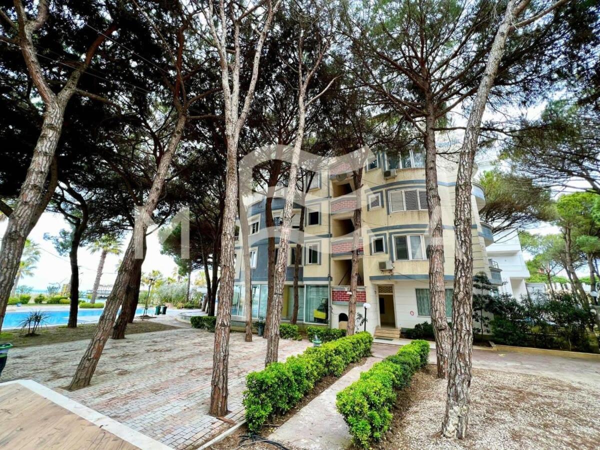 3 Bedroom Beachfront Apartment 834