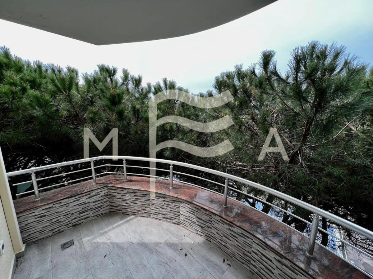 3 Bedroom Beachfront Apartment 834