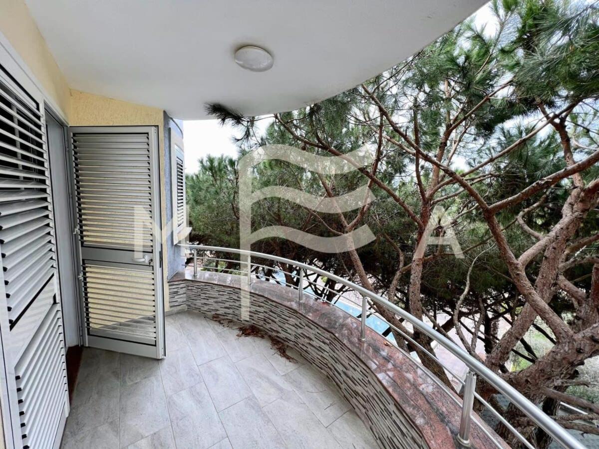 3 Bedroom Beachfront Apartment 834