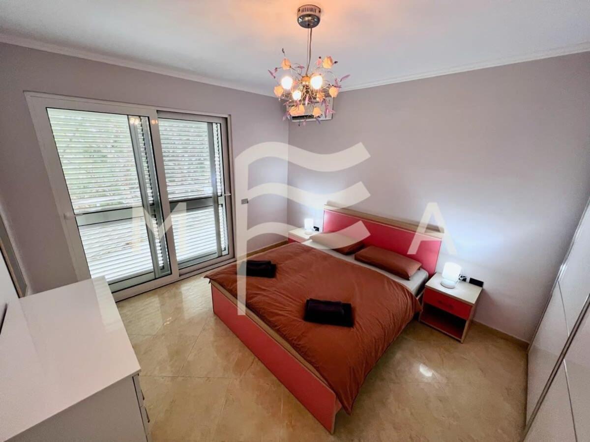 3 Bedroom Beachfront Apartment 834