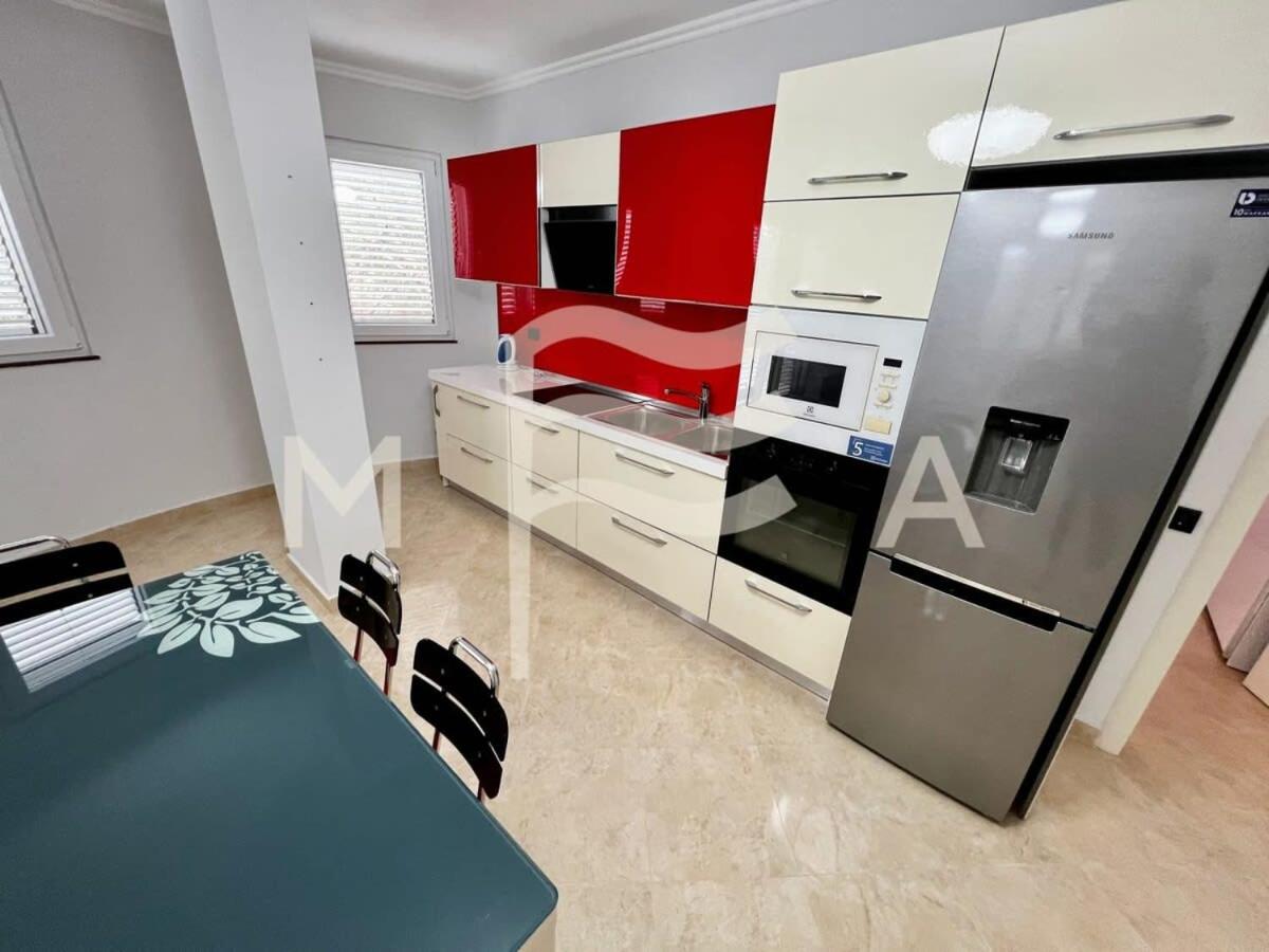 3 Bedroom Beachfront Apartment 834