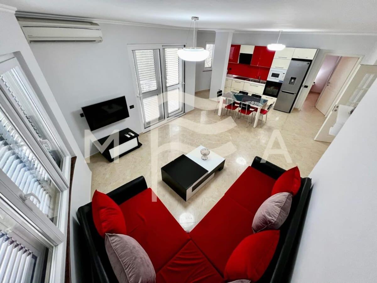 3 Bedroom Beachfront Apartment 834