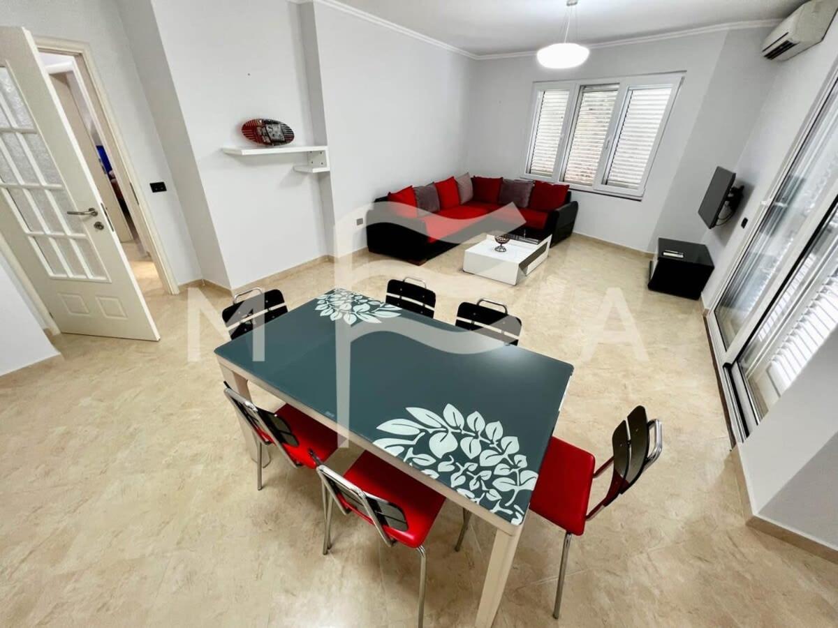 3 Bedroom Beachfront Apartment 834
