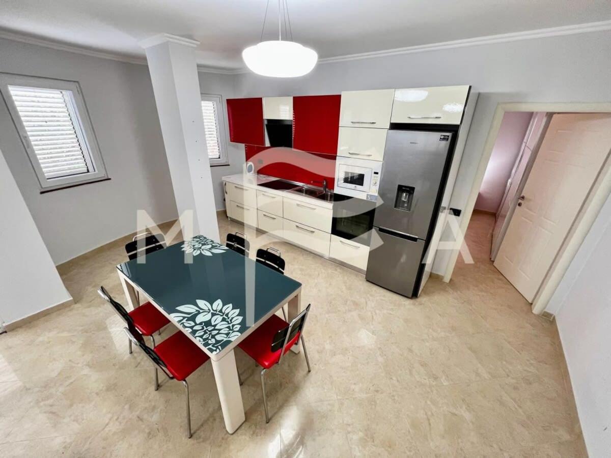 3 Bedroom Beachfront Apartment 834