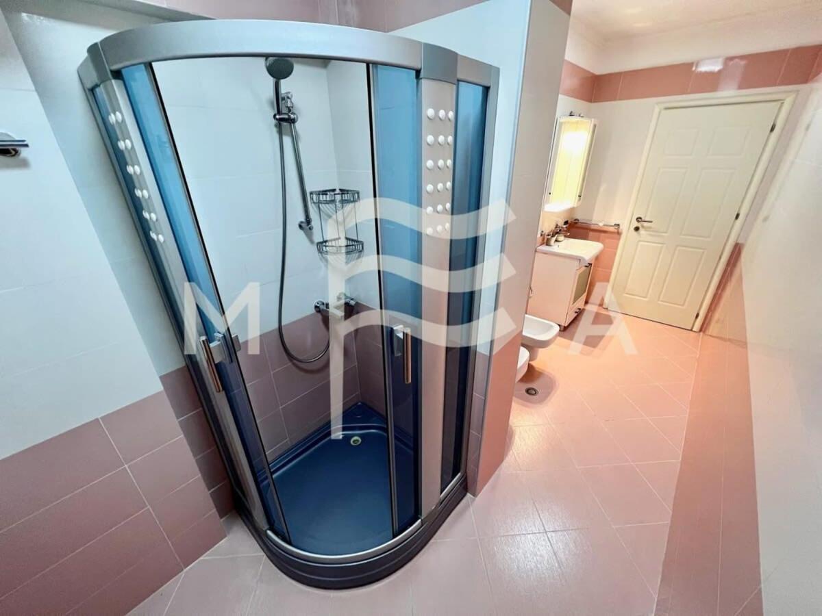 3 Bedroom Beachfront Apartment 834