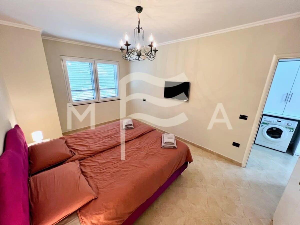 3 Bedroom Beachfront Apartment 834