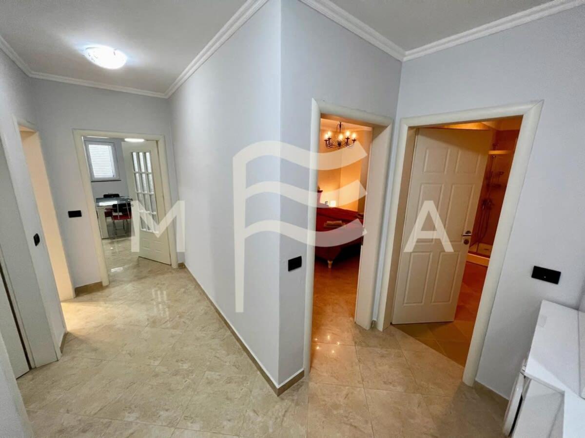 3 Bedroom Beachfront Apartment 834