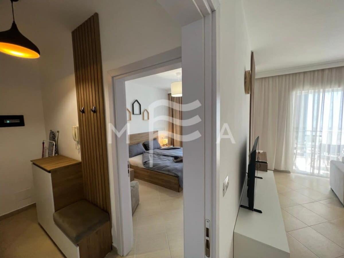 Spacious Living 828