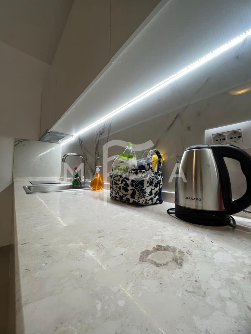 Spacious Living 828