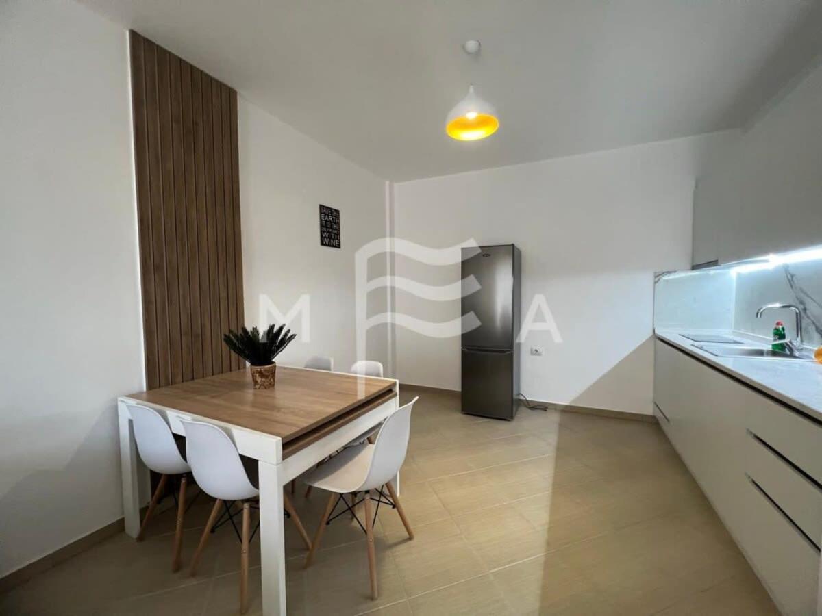 Spacious Living 828