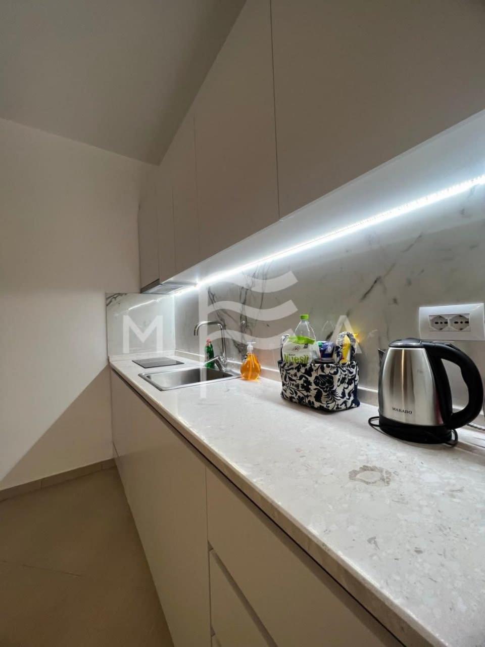 Spacious Living 828
