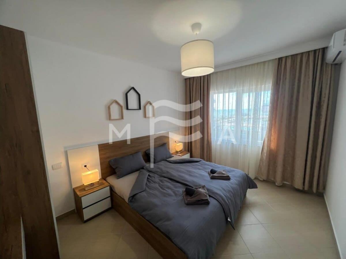 Spacious Living 828