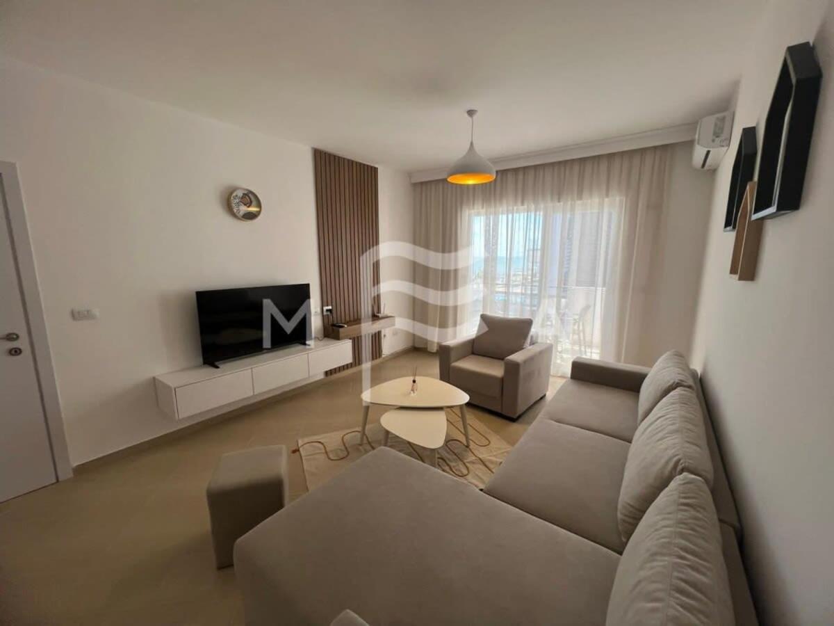 Spacious Living 828