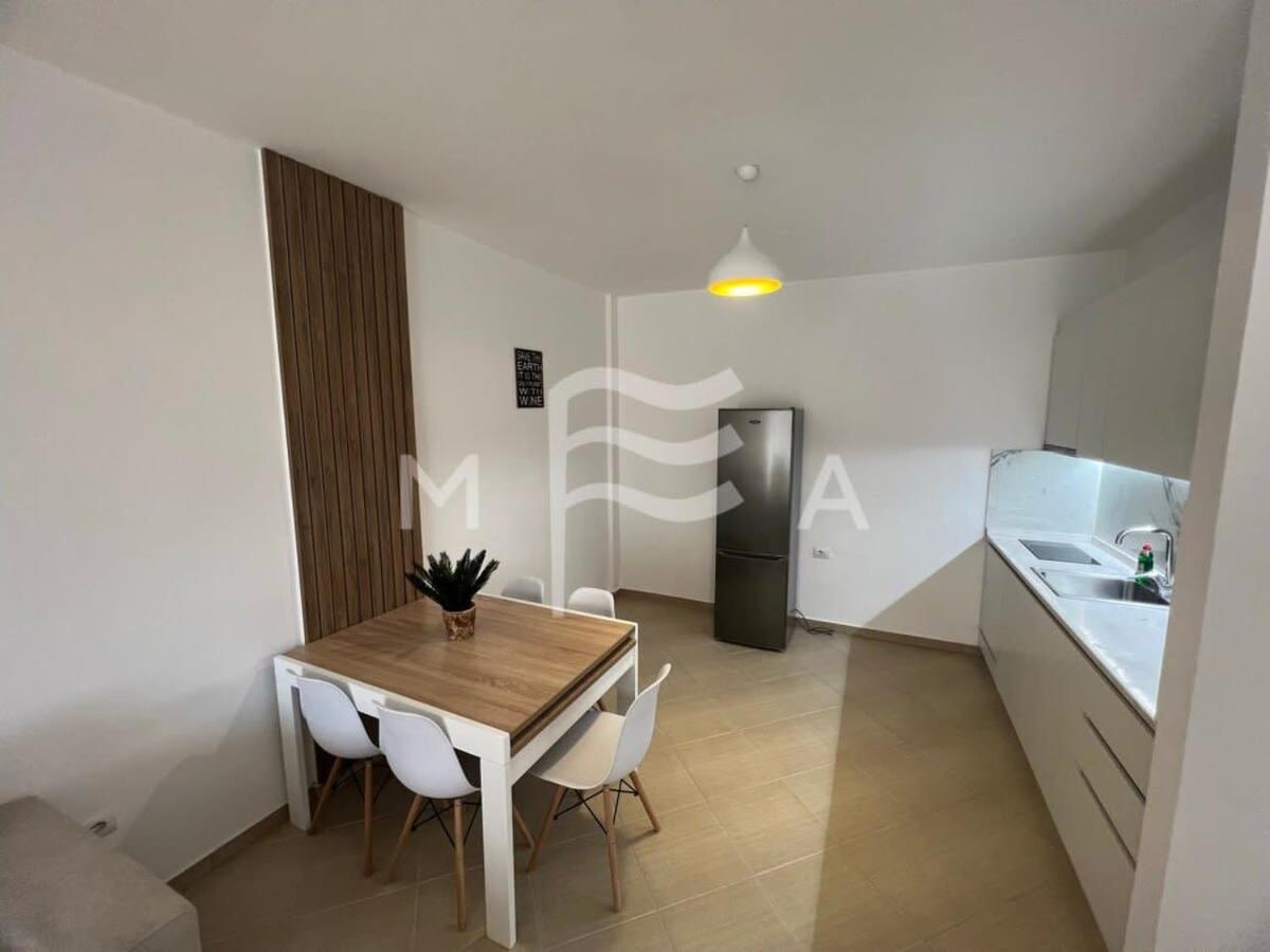 Spacious Living 828