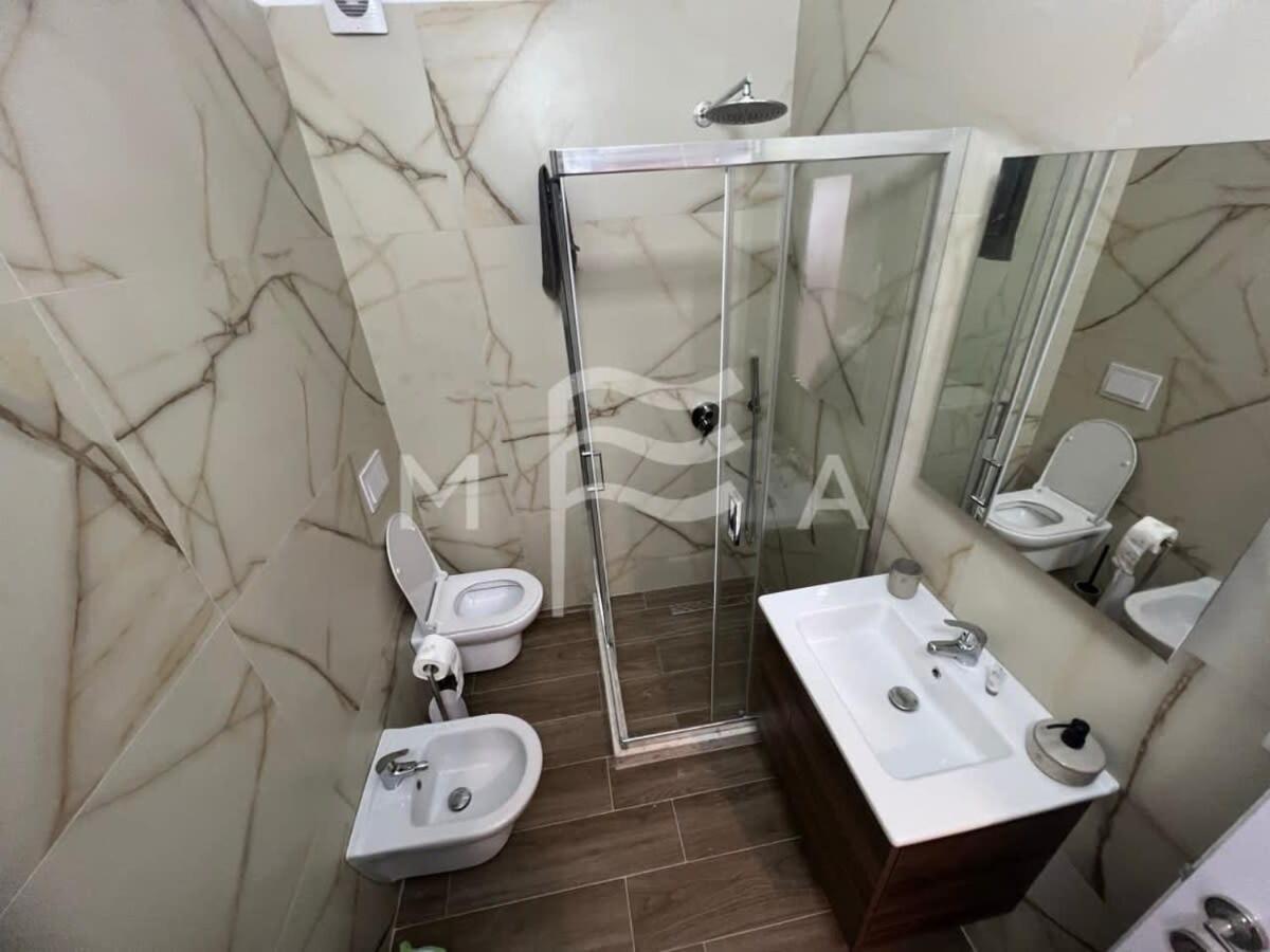 Spacious Living 828