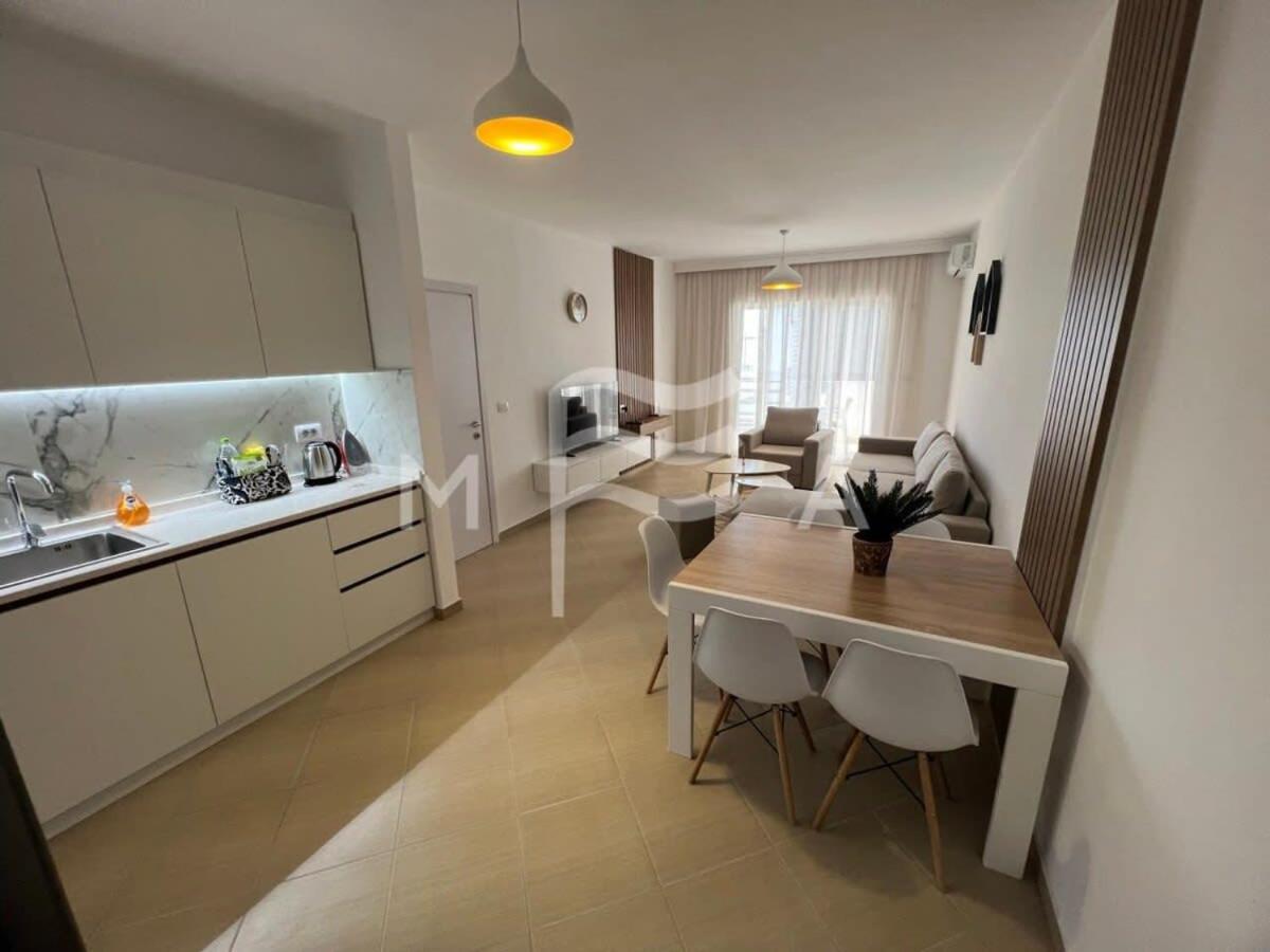 Spacious Living 828