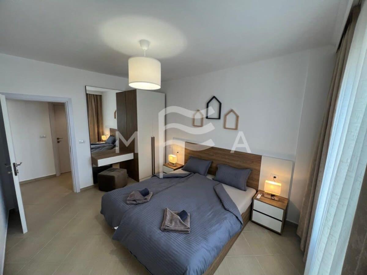 Spacious Living 828