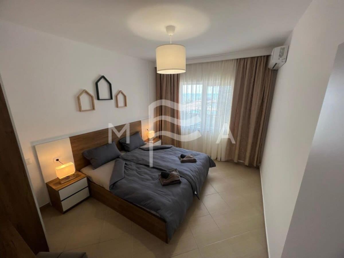 Spacious Living 828