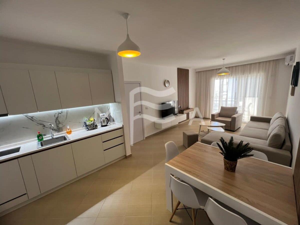 Spacious Living 828