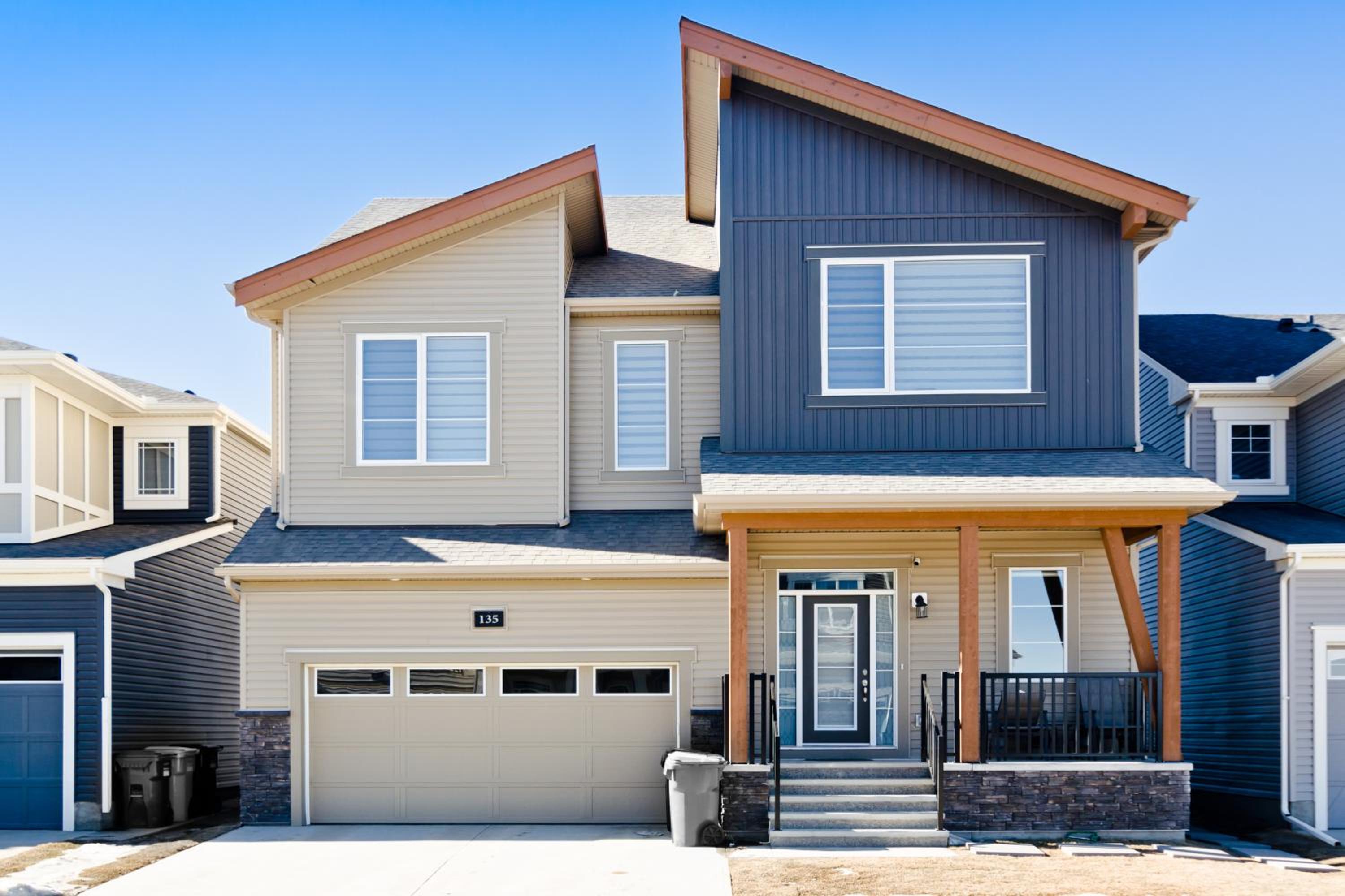Luxury Serenity Home in NW Calgary, High Speed Internet,, Near Grocery & Airport, free Parking