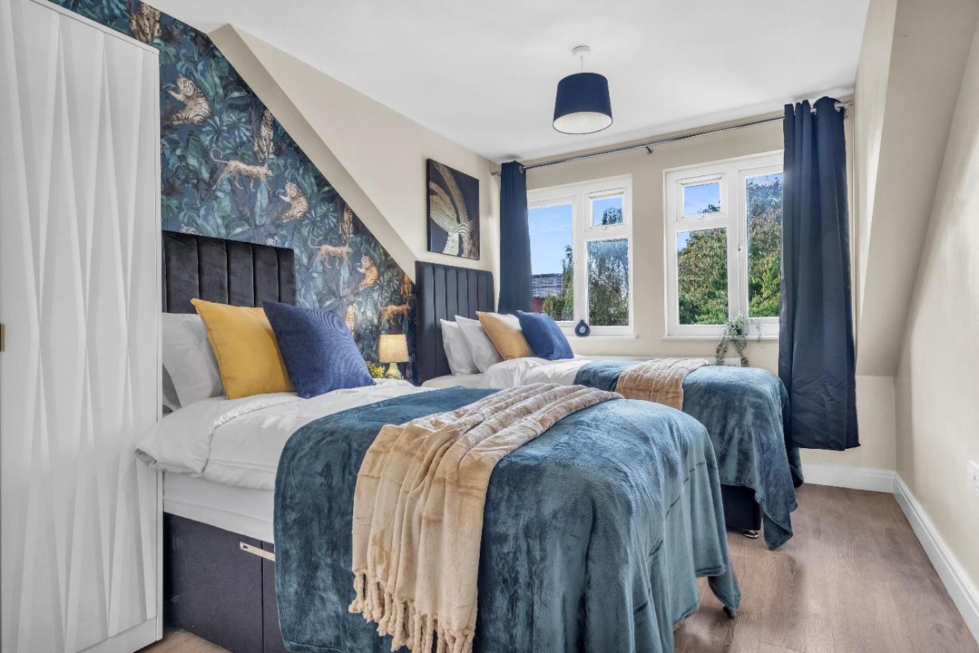 Central Coventry Gem: Walk To Attractions Sleeps 9 view 5