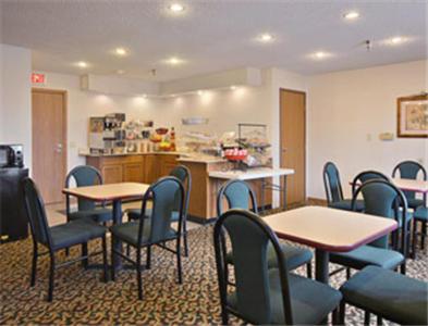 Crawfordsville Vacations - Super 8 by Wyndham Crawfordsville - Property Image 3