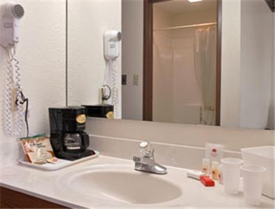 Crawfordsville Vacations - Super 8 by Wyndham Crawfordsville - Property Image 4