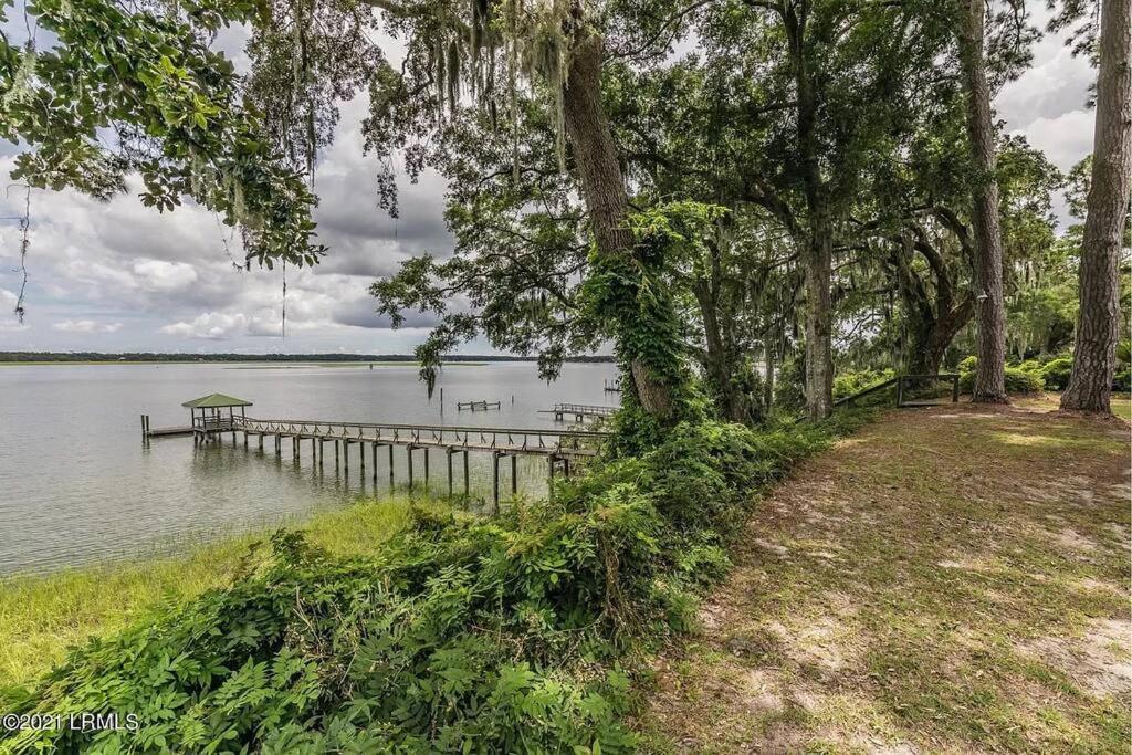 Waterfront! Private Dock! Cottage in the City! view 2