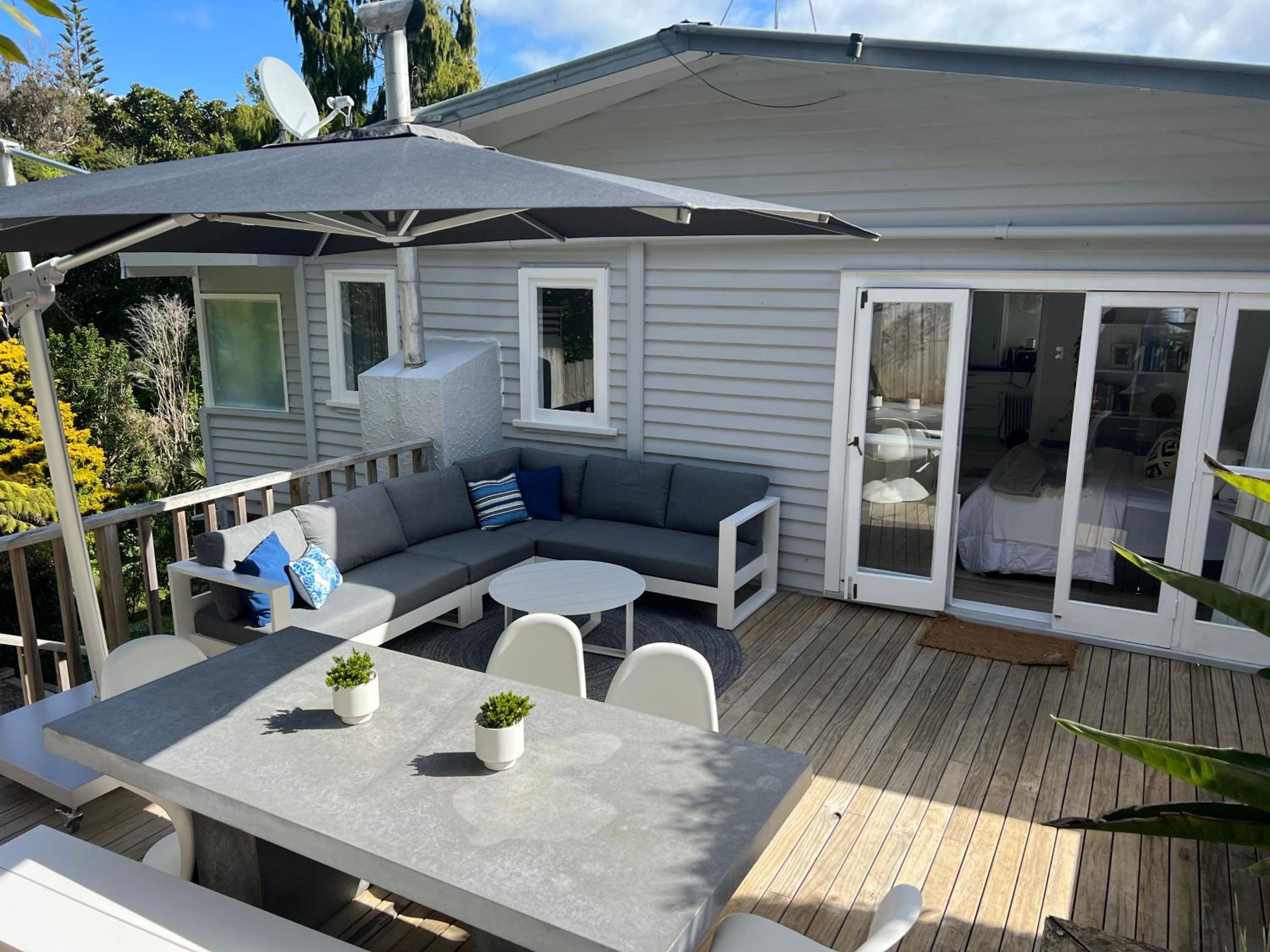 Palm Cottage - Stay Waiheke view 2