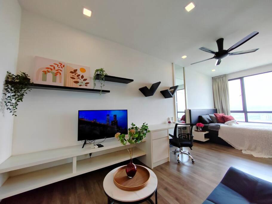 Landmark2 Spacious Studio w Wi-Fi Netflix photo 1