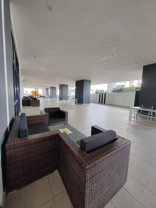 Landmark2 Spacious Studio w Wi-Fi Netflix photo 6