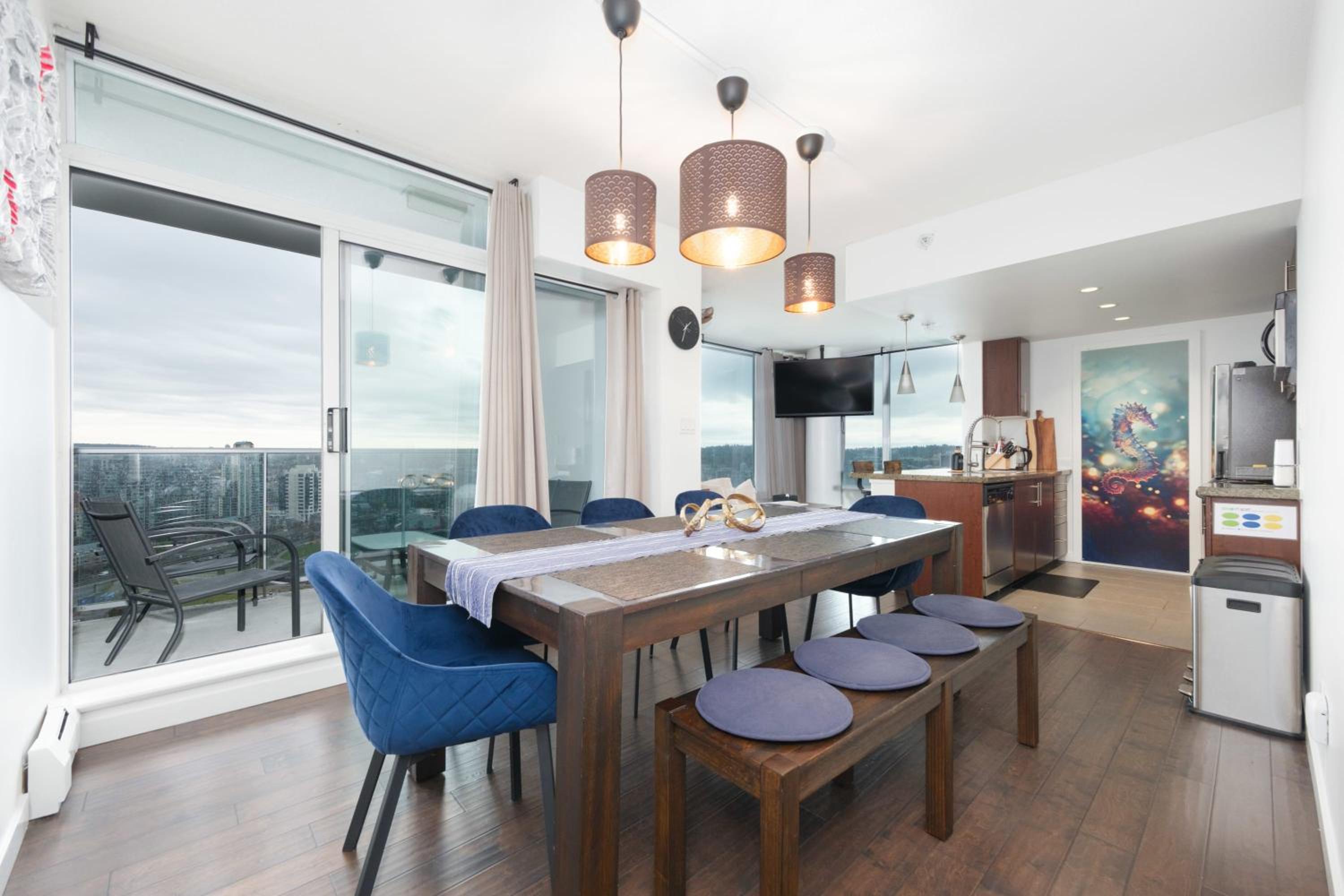 Sub-Penthouse Apartment with Jacuzzi Pool & Sauna
