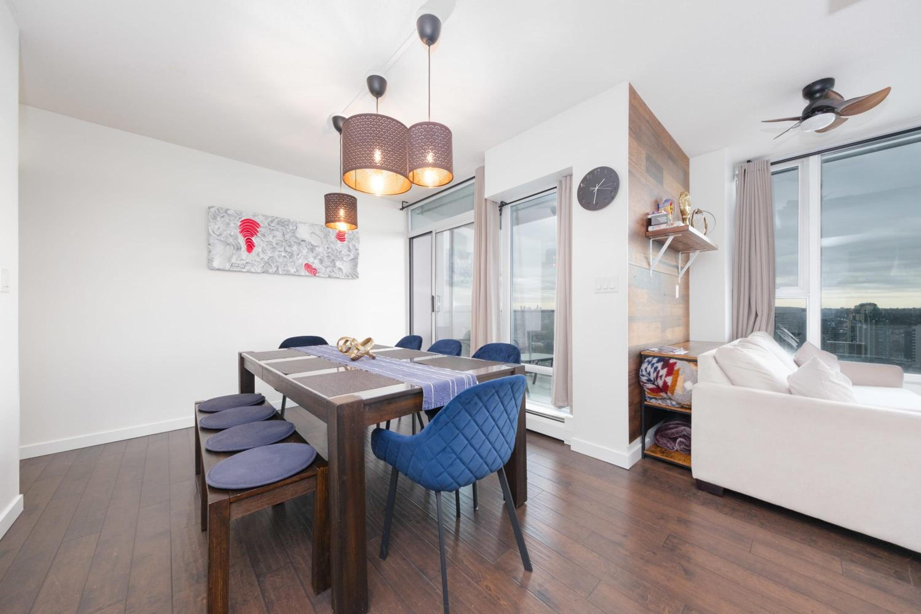 Sub-Penthouse Apartment with Jacuzzi Pool & Sauna