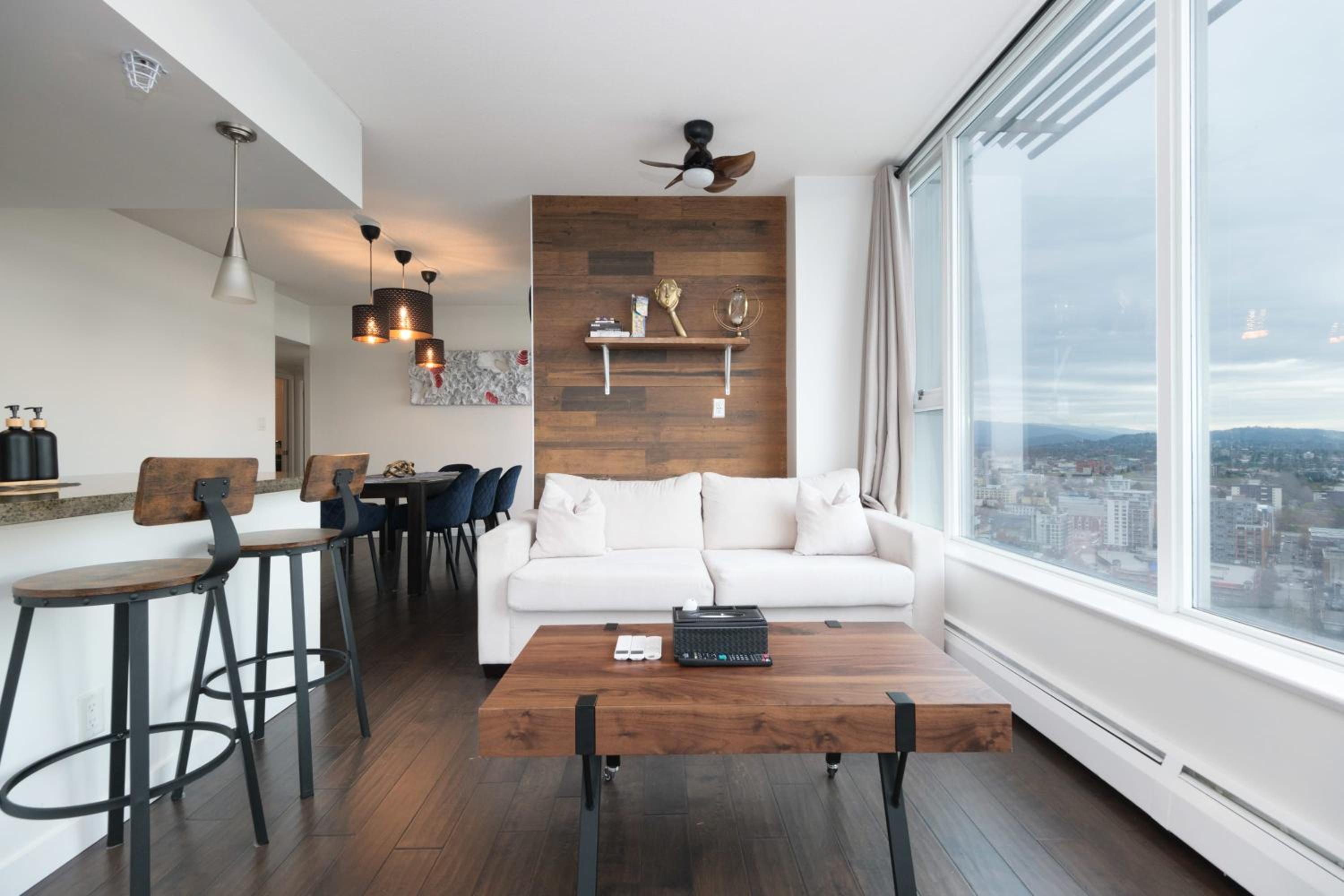 Sub-Penthouse Apartment with Jacuzzi Pool & Sauna