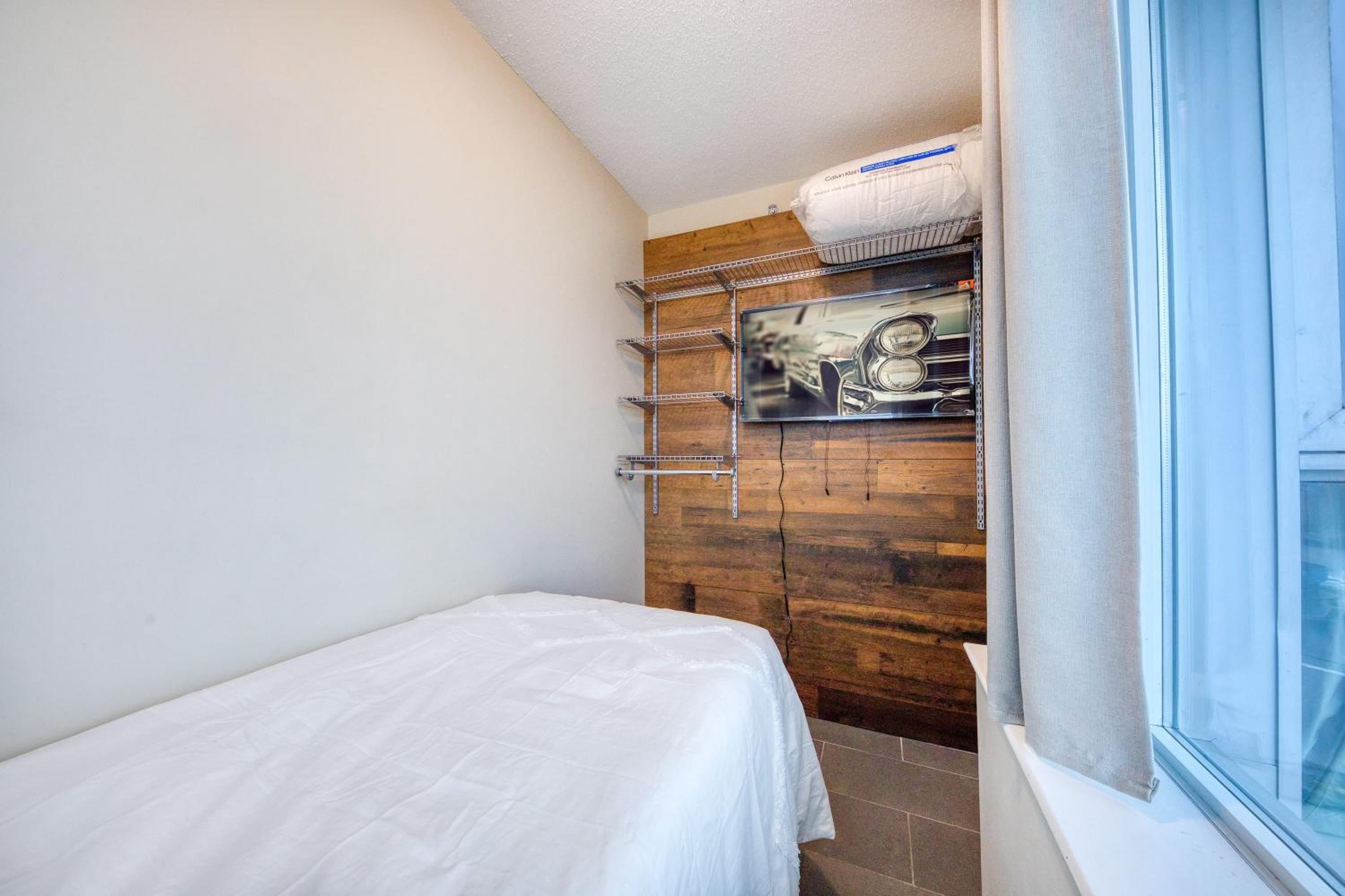Sub-Penthouse Apartment with Jacuzzi Pool & Sauna