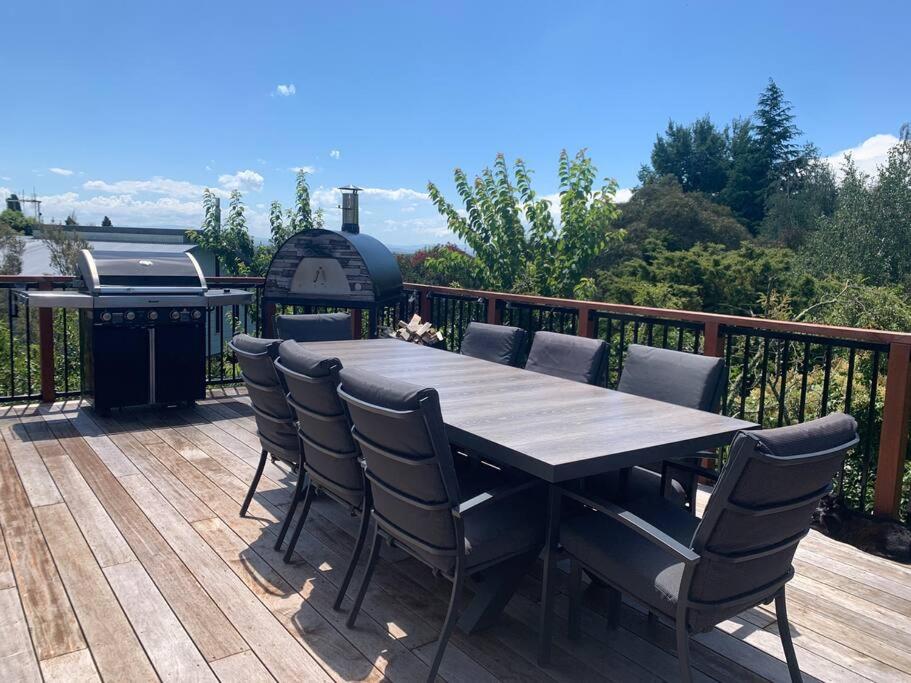 Soak in Cedar Tub, Stroll to Havelock Village view 5