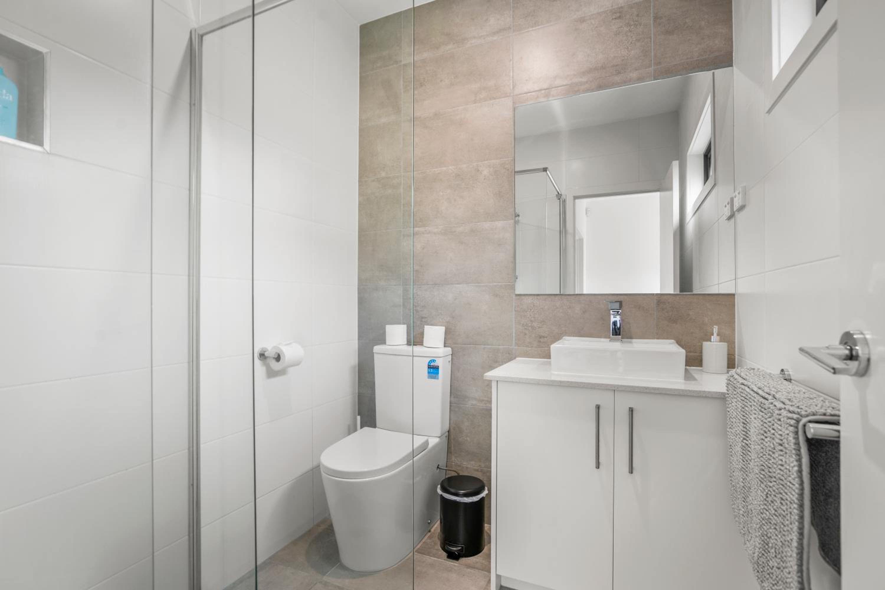 StayAU Modern 4-bedroom TH Bayswater