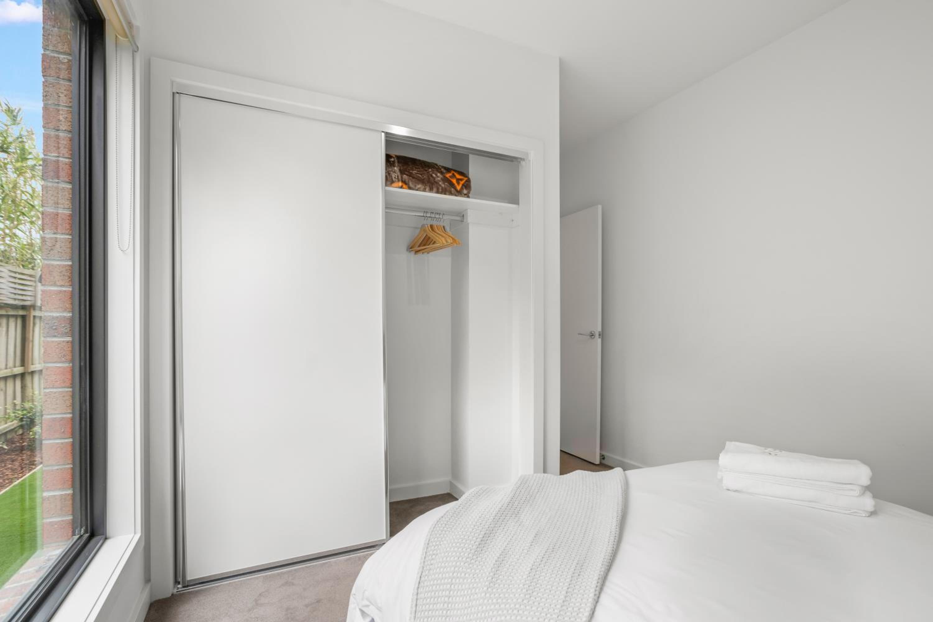 StayAU Modern 4-bedroom TH Bayswater