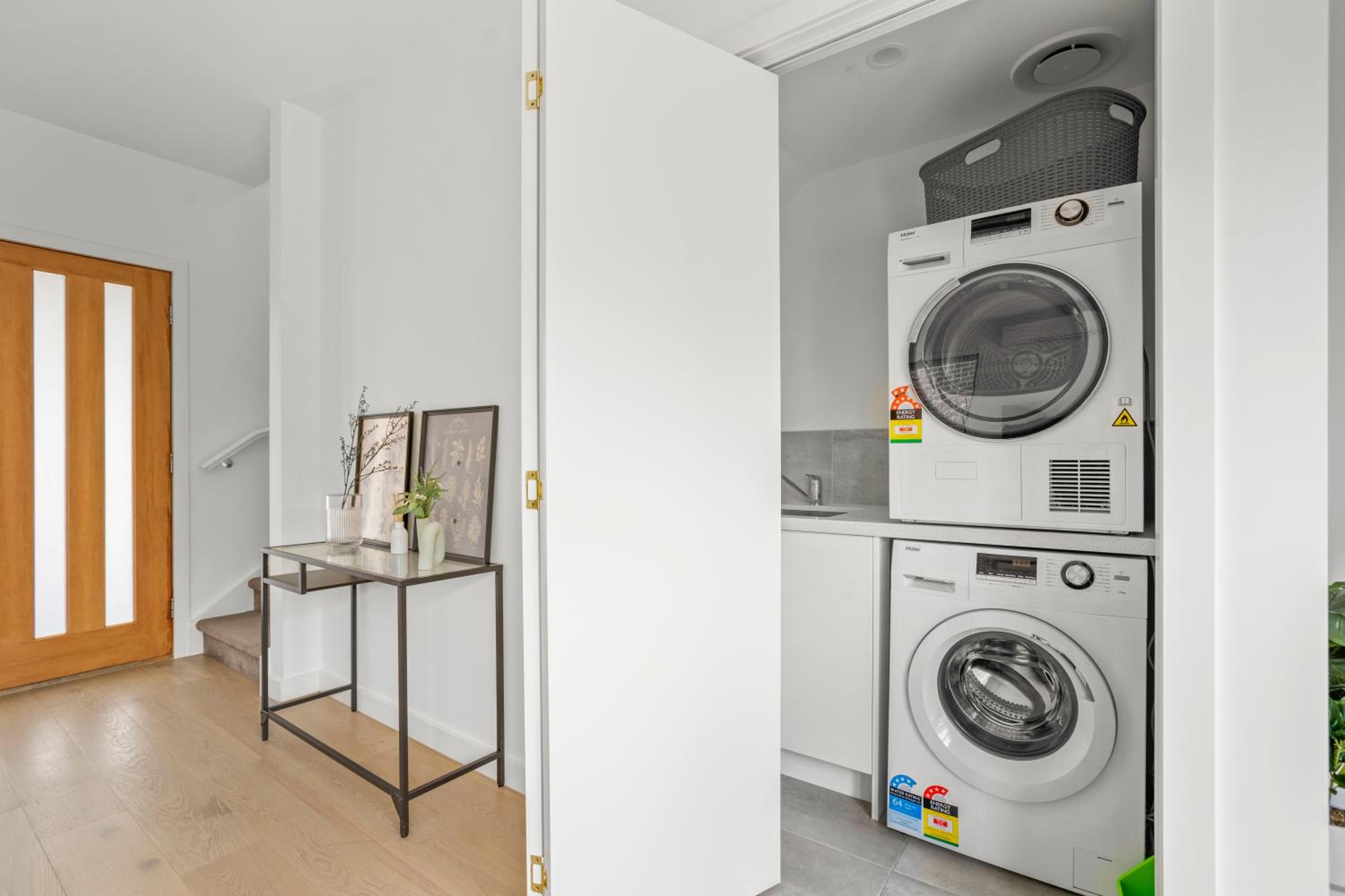 StayAU Modern 4-bedroom TH Bayswater
