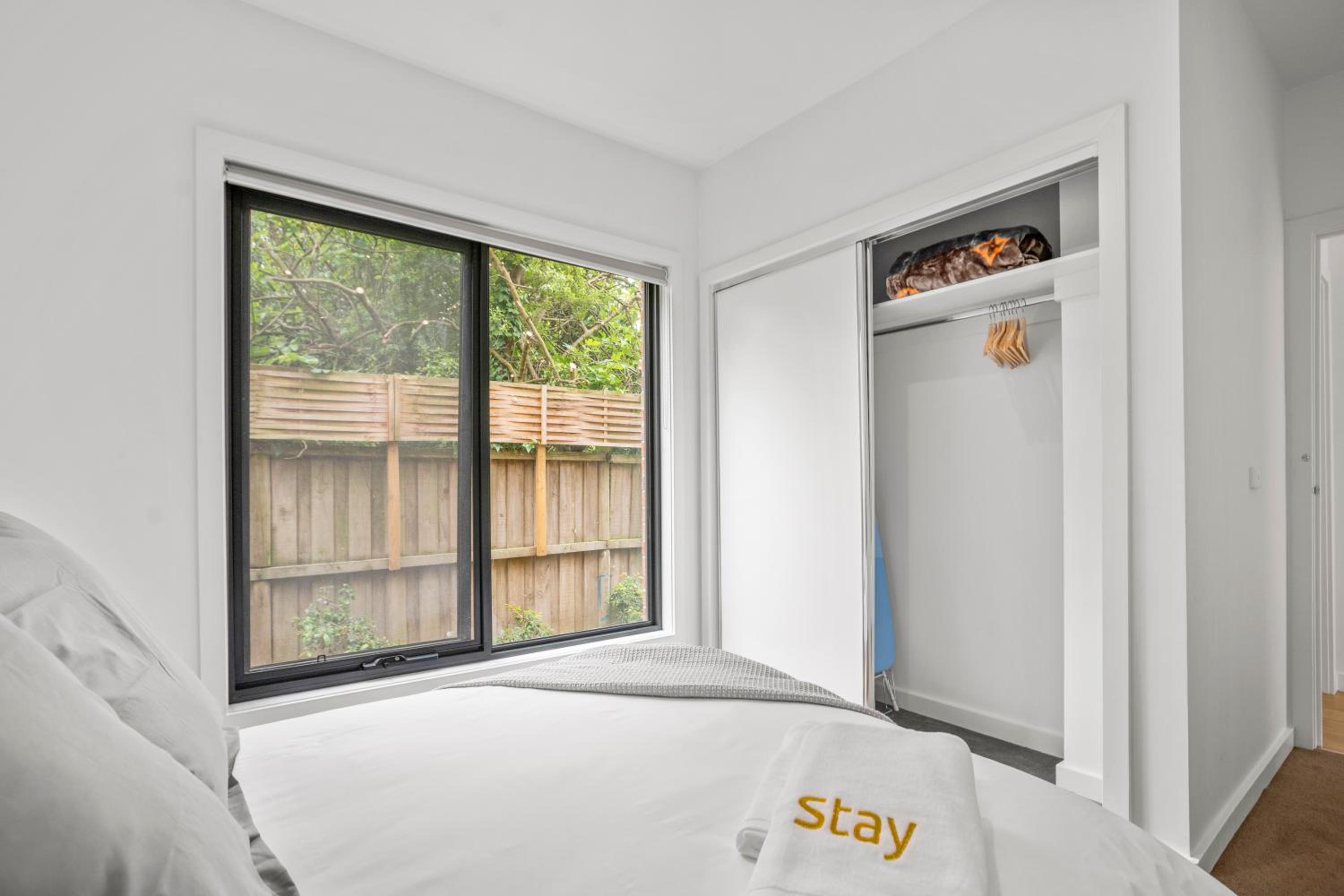 StayAU Modern 4-bedroom TH Bayswater