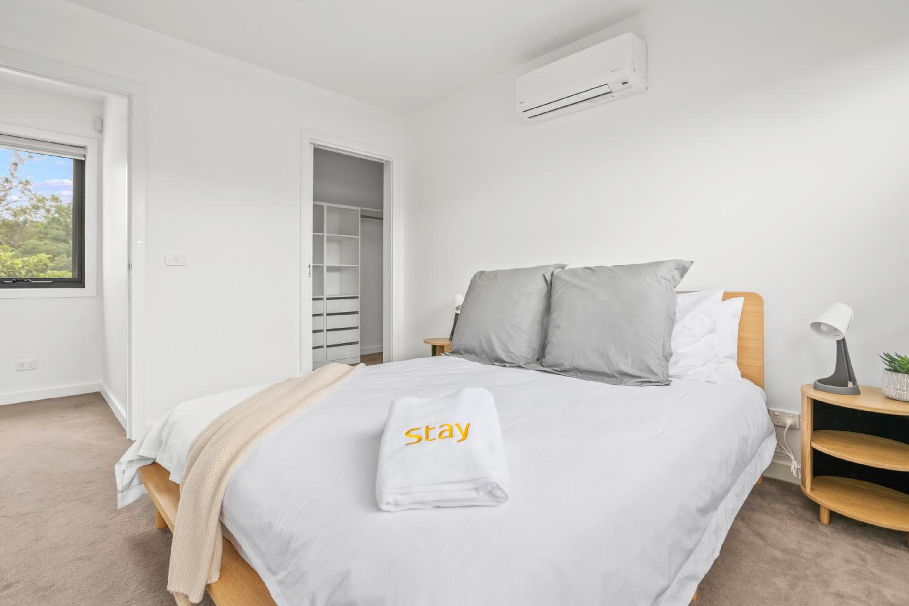 StayAU Modern 4-bedroom TH Bayswater