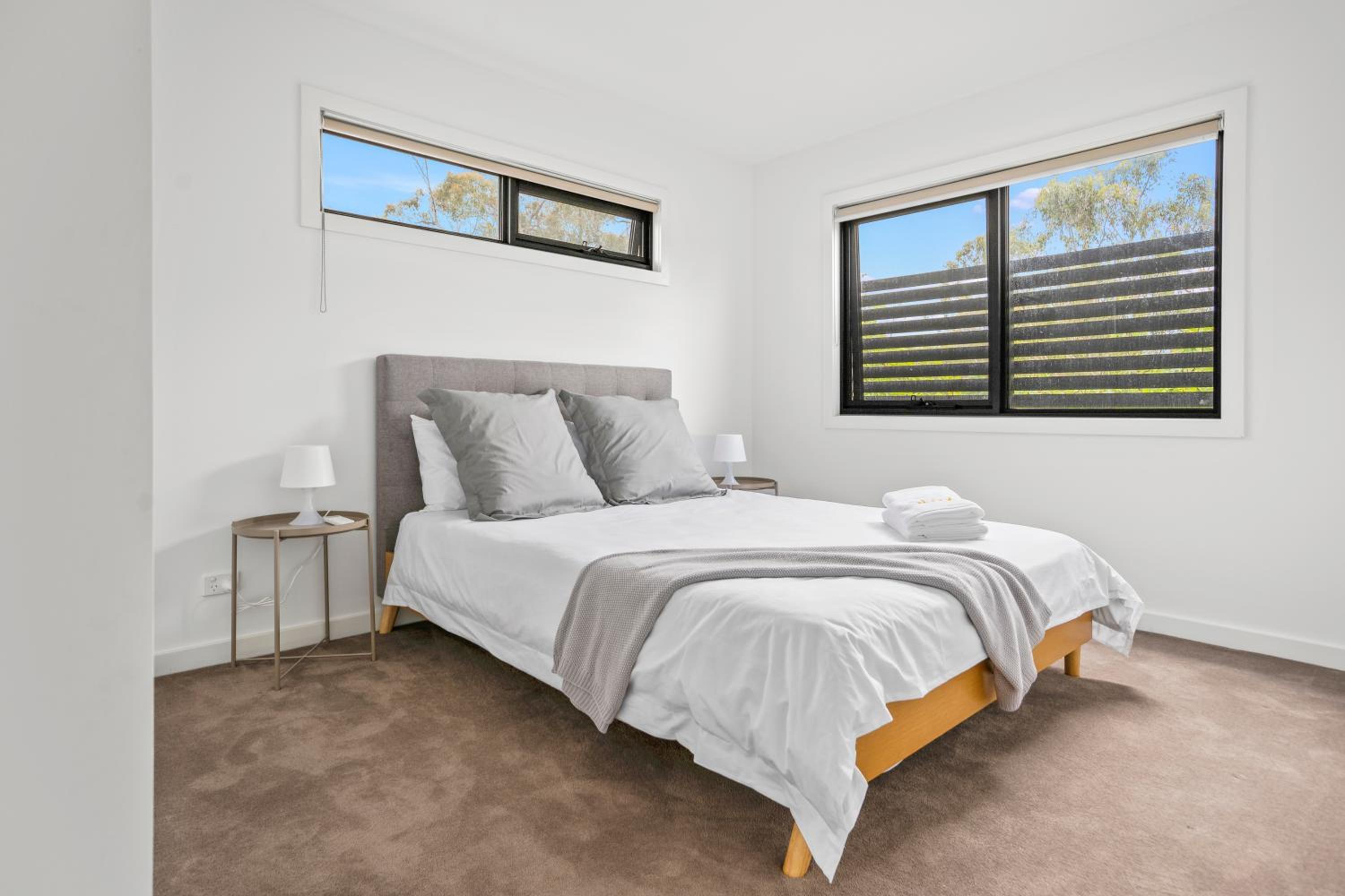 StayAU Modern 4-bedroom TH Bayswater