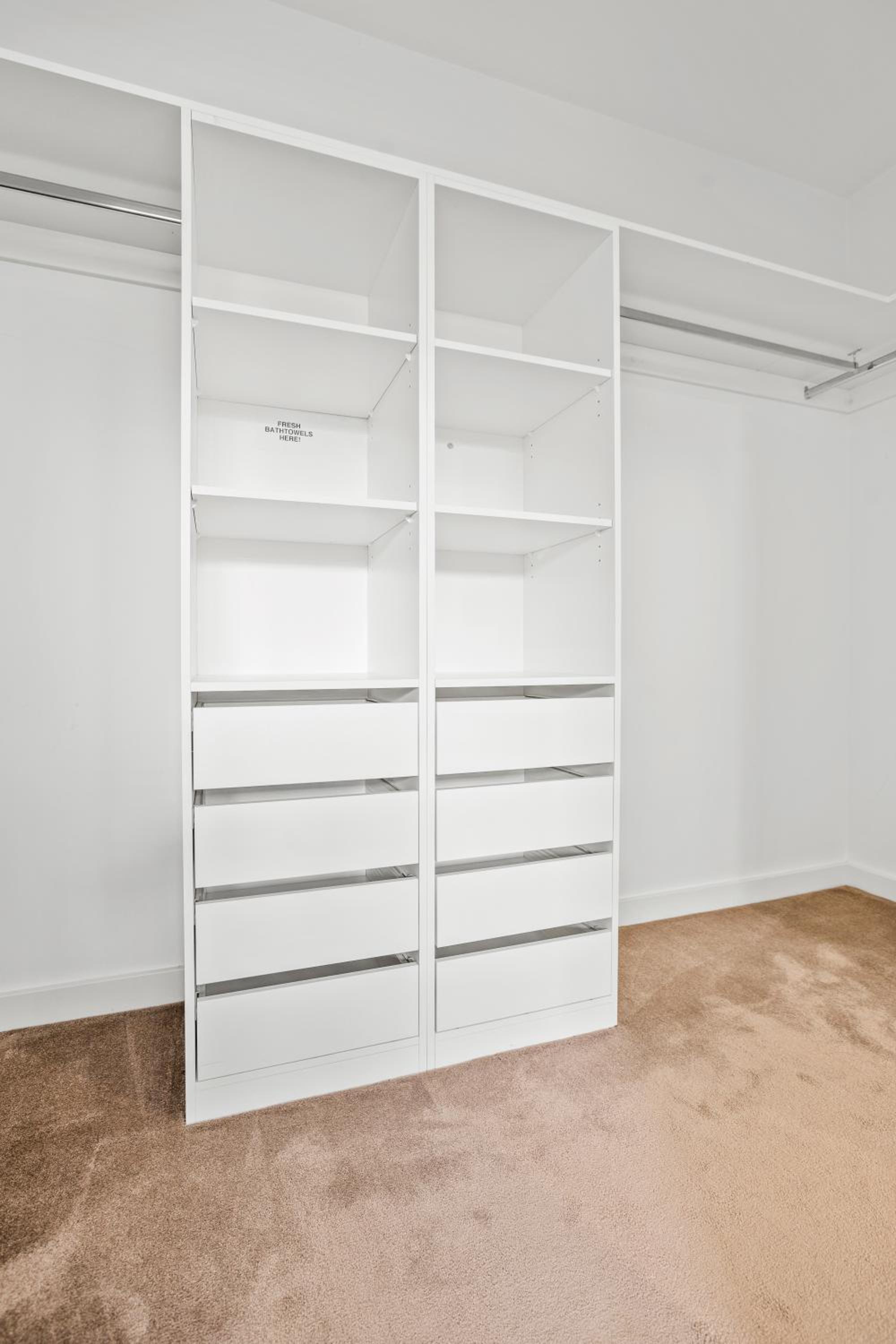 StayAU Modern 4-bedroom TH Bayswater