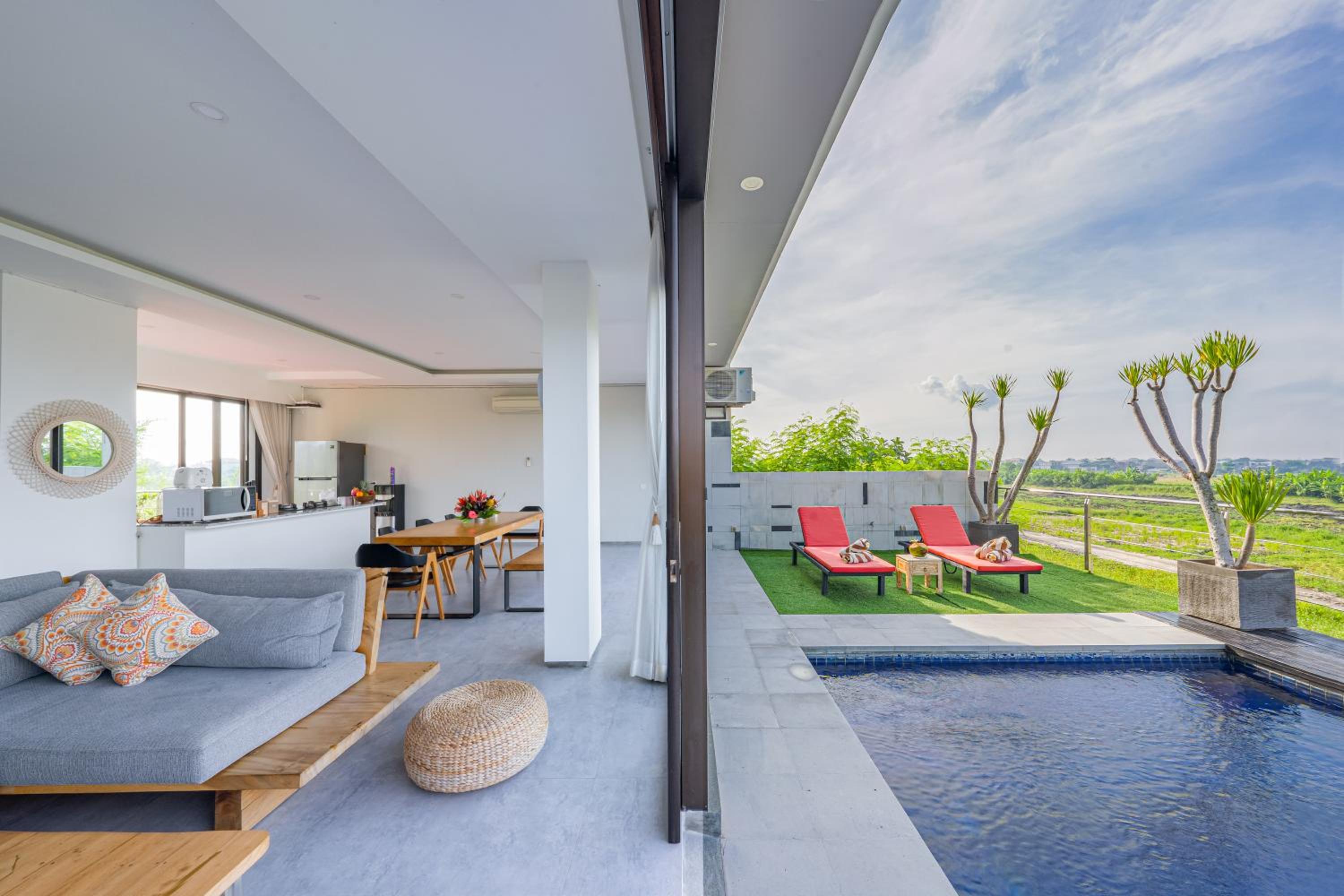Villa Emilia Seminyak by Nagisa Bali view 2