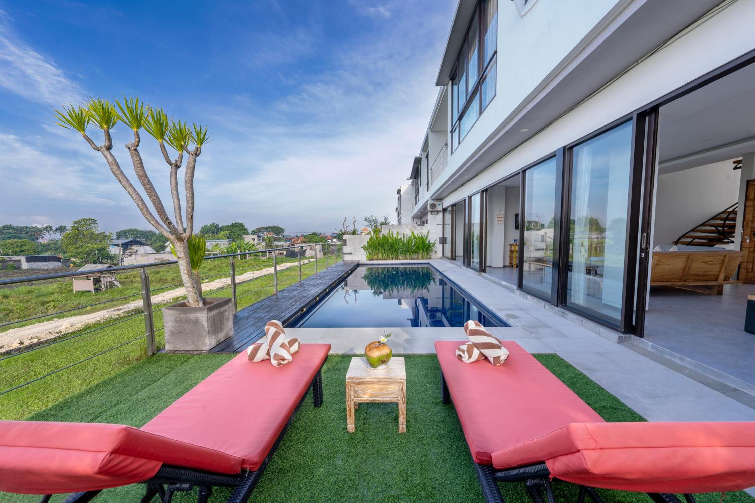 Villa Emilia Seminyak by Nagisa Bali view 4