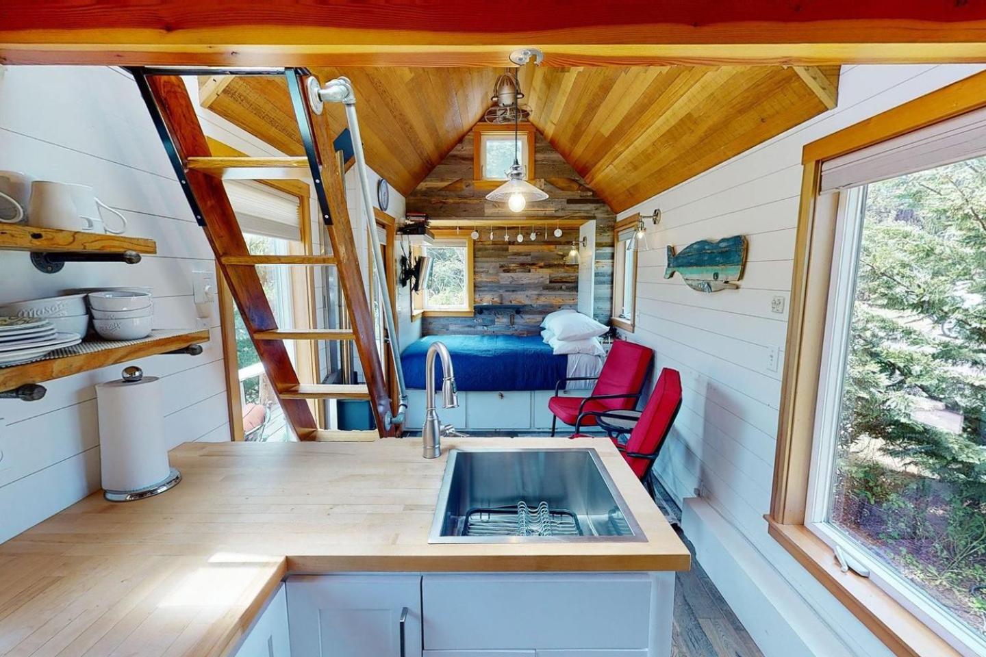 Sandbug - tiny home tranquility on the Oregon Coast! view 4